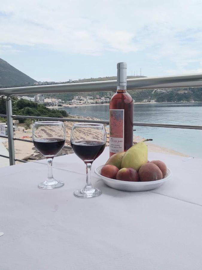 Nadim Rooms Himare Bagian luar foto