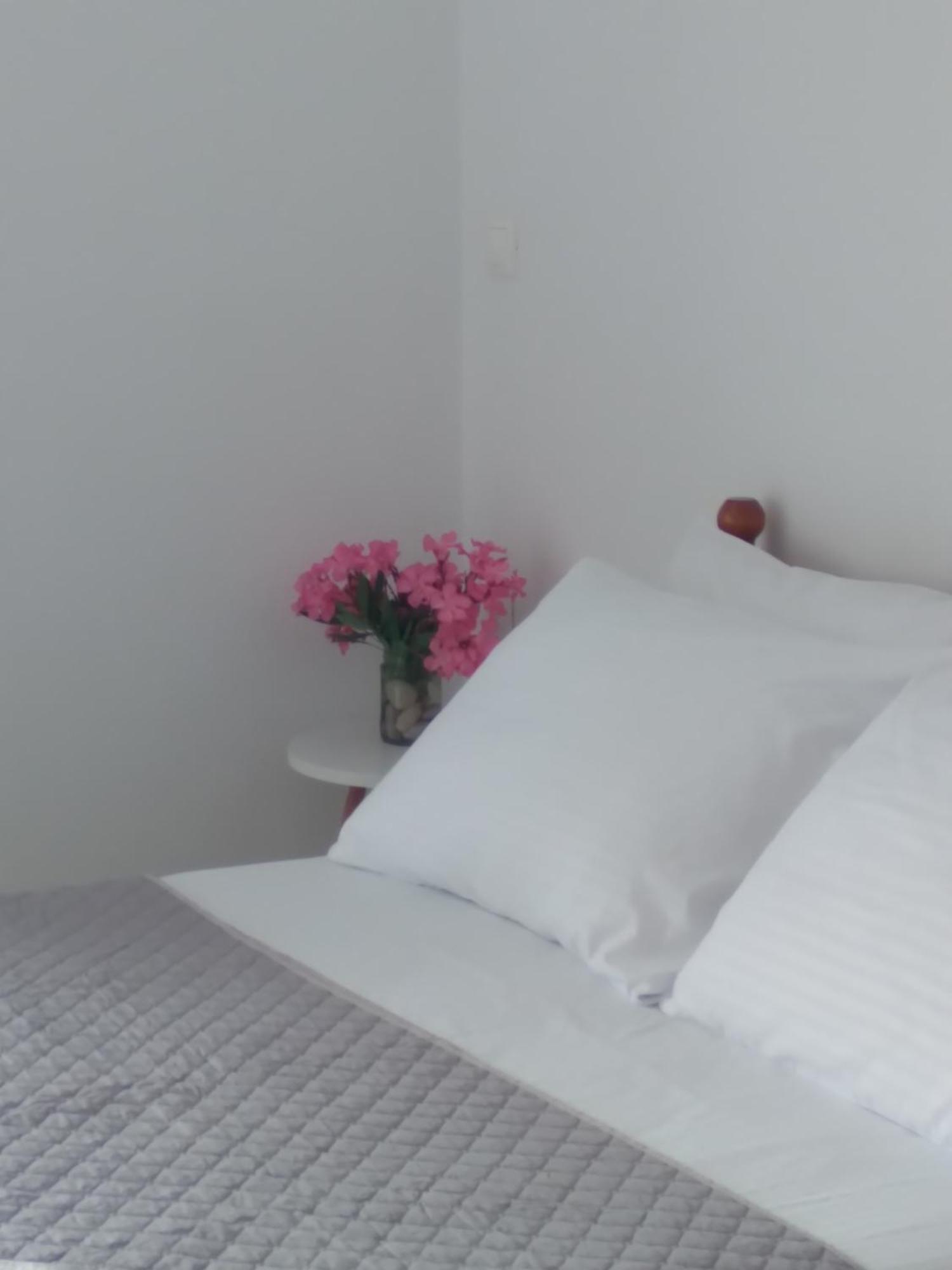 Nadim Rooms Himare Bagian luar foto