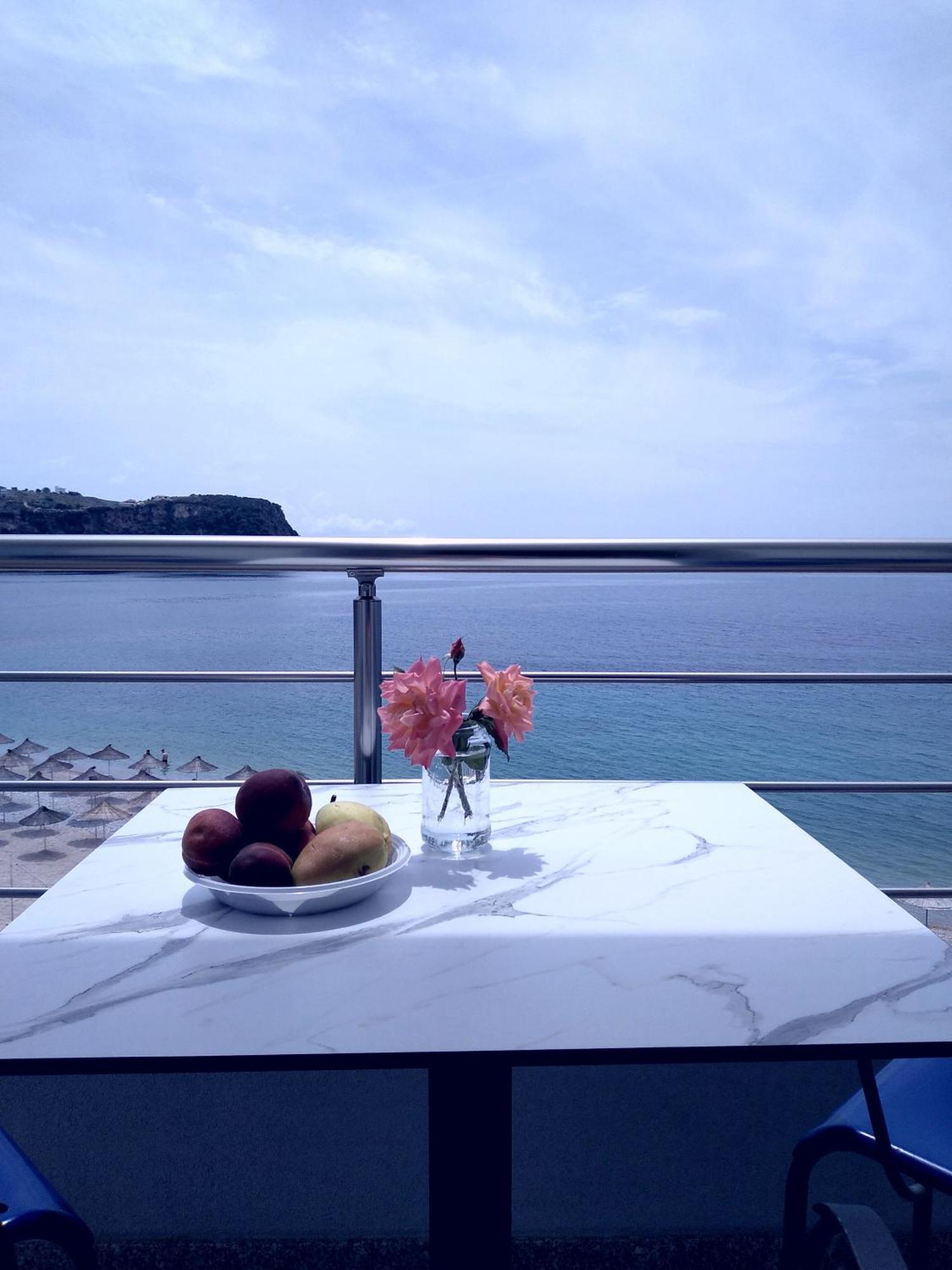 Nadim Rooms Himare Bagian luar foto