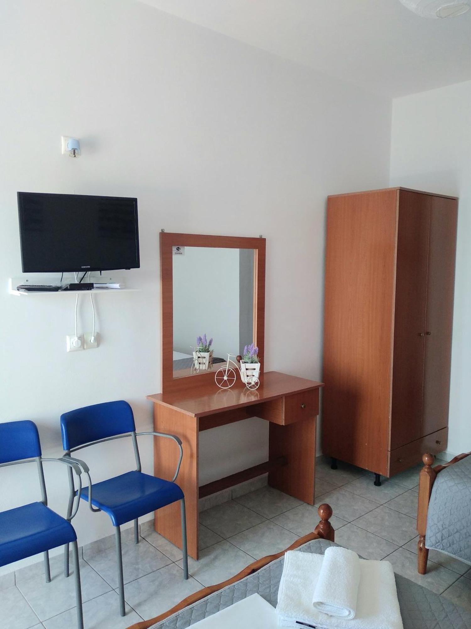 Nadim Rooms Himare Bagian luar foto