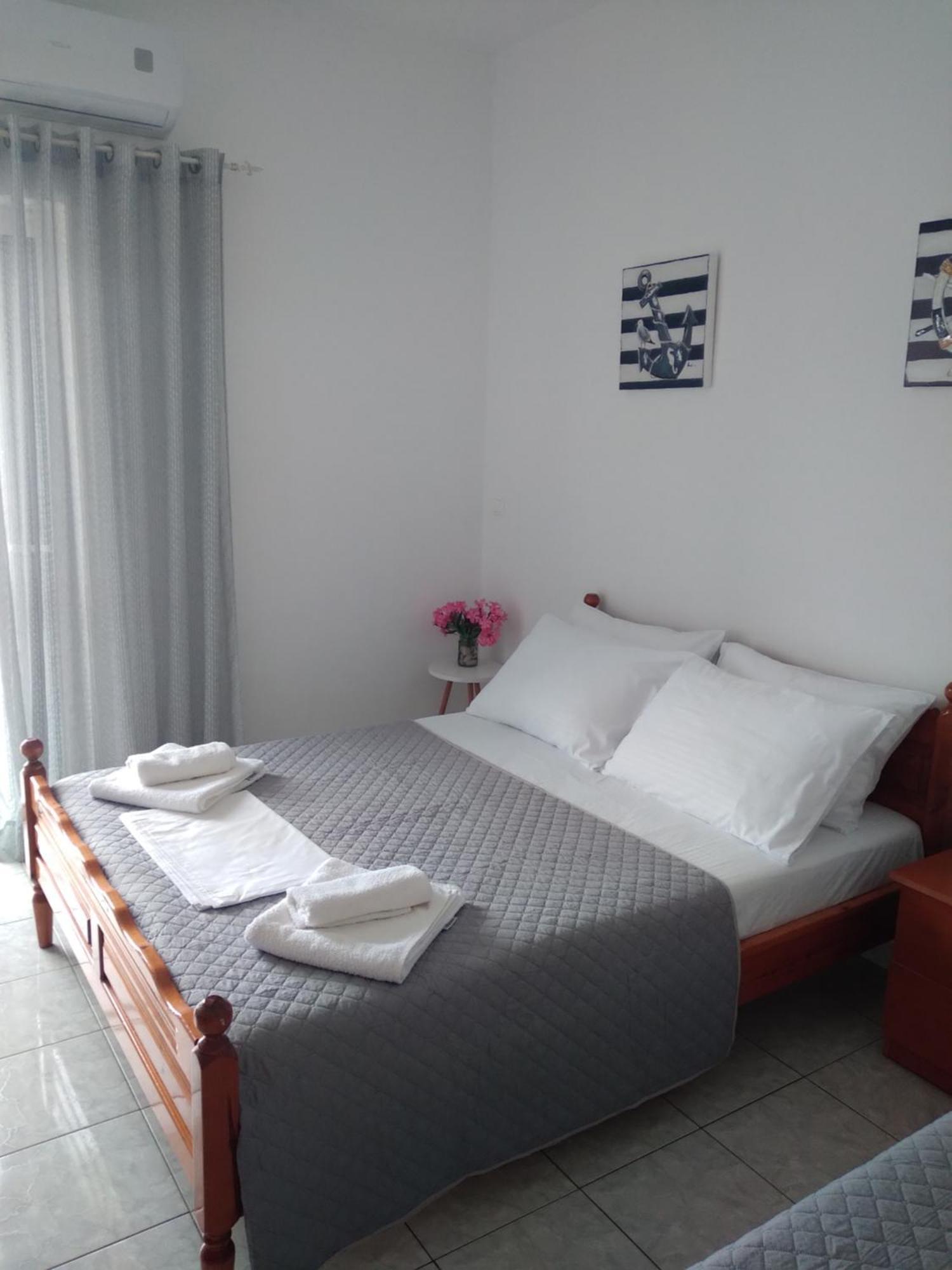 Nadim Rooms Himare Bagian luar foto