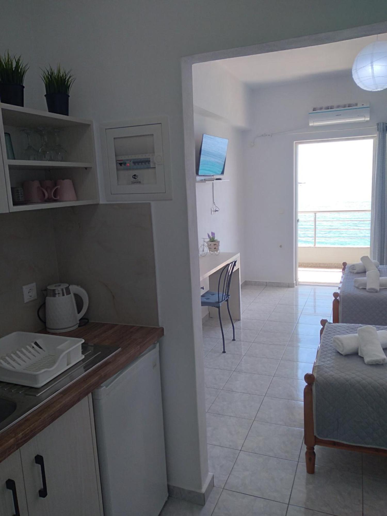 Nadim Rooms Himare Bagian luar foto