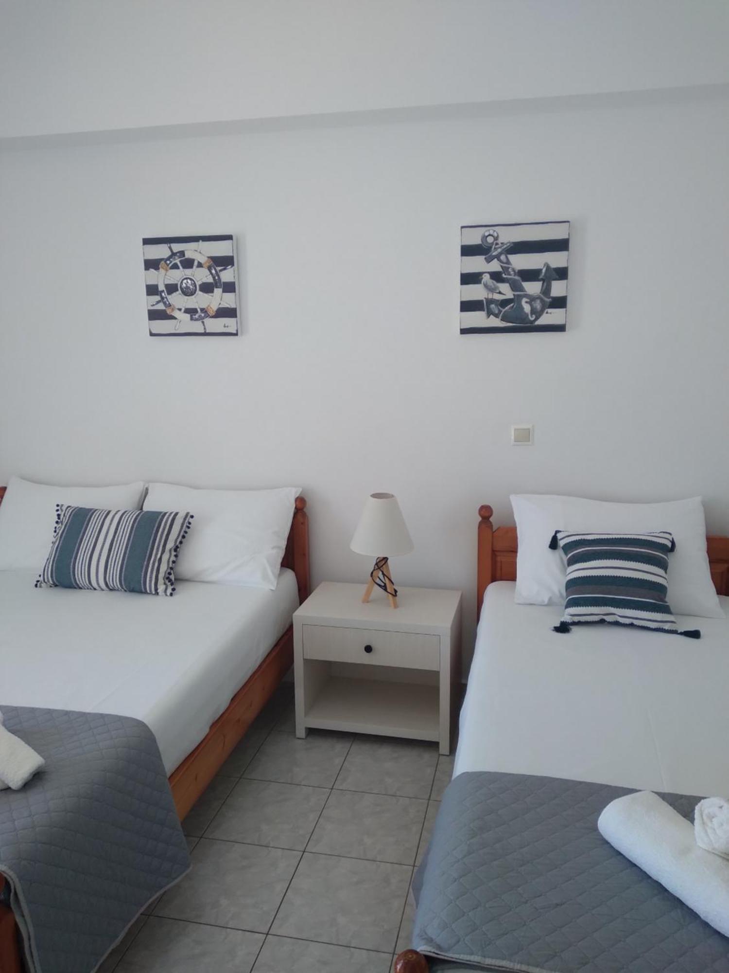 Nadim Rooms Himare Bagian luar foto