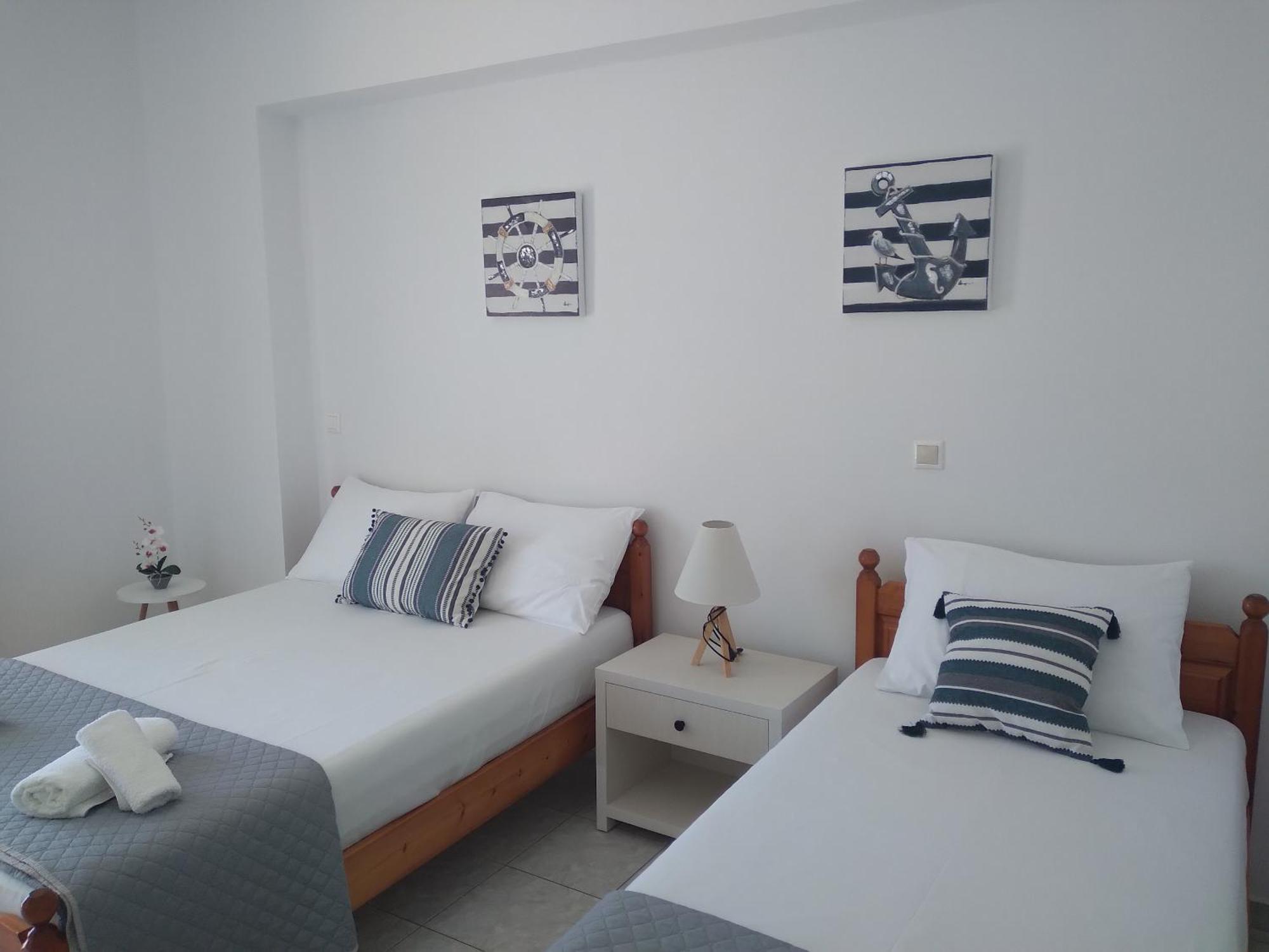Nadim Rooms Himare Bagian luar foto