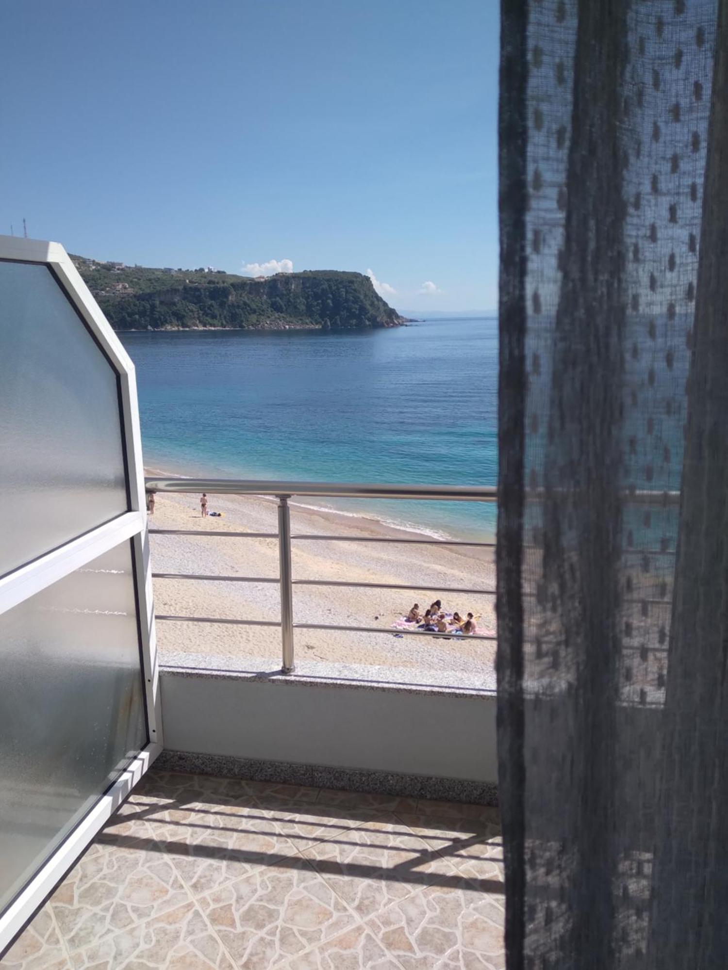 Nadim Rooms Himare Bagian luar foto