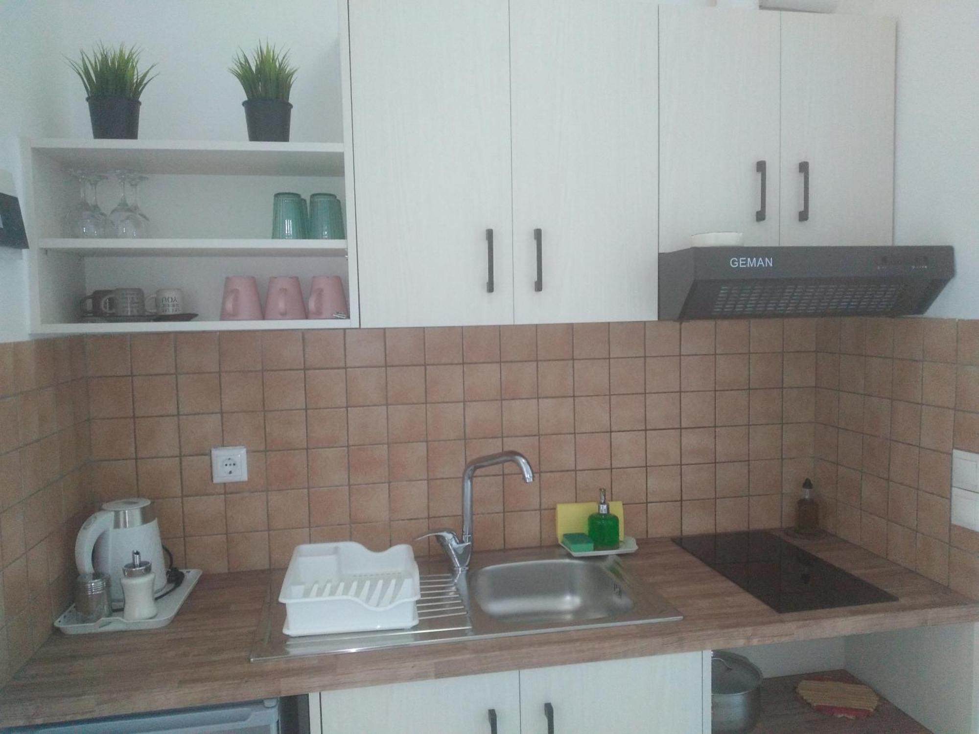 Nadim Rooms Himare Bagian luar foto