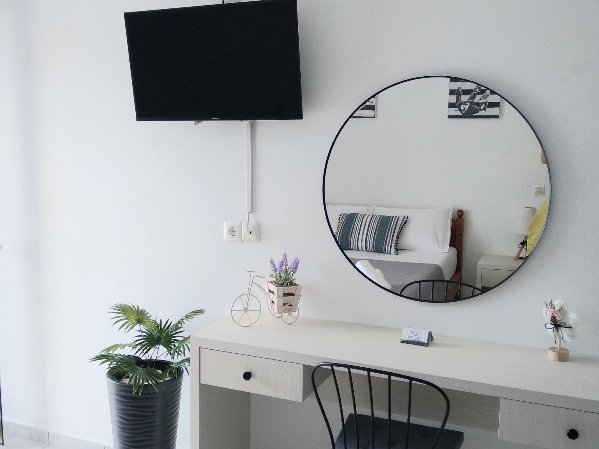 Nadim Rooms Himare Bagian luar foto