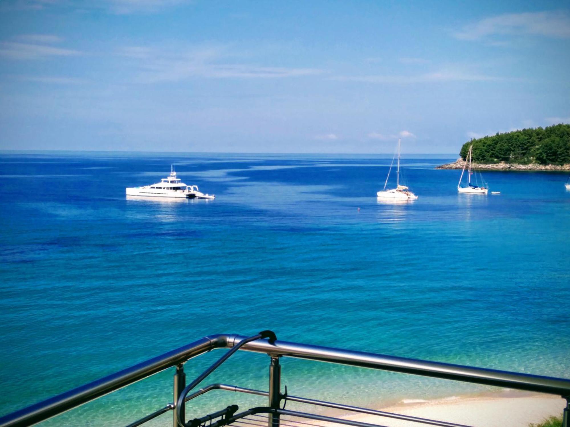 Nadim Rooms Himare Bagian luar foto